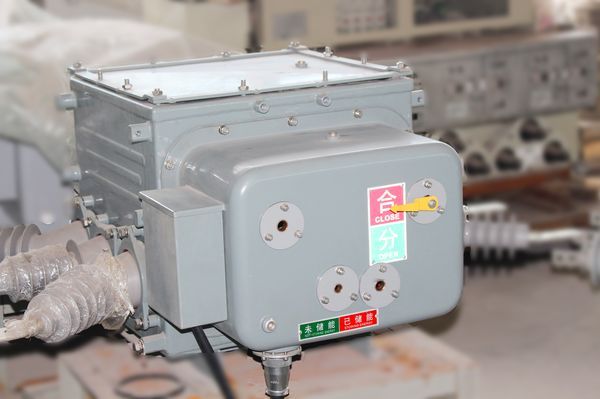 導(dǎo)致SF6負(fù)荷開關(guān)絕緣受損的原因是什么？